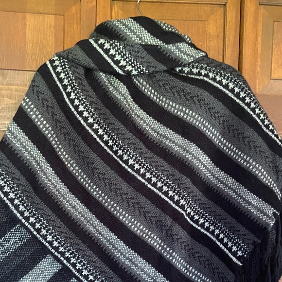 Women's Cold Weather Button Up Knit Poncho with Fringe - Picture 5 of 8